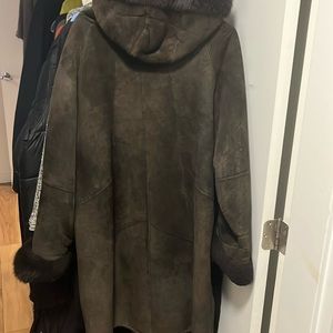 Dark brown women suede coat.  In excellent condition condition